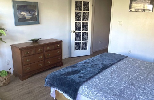 Outer Mission Apartment | Walk to BART in under ten minutes. Easy street parking. 2 bedroom apartment.