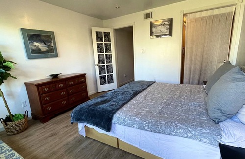 Outer Mission Apartment | Walk to BART in under ten minutes. Easy street parking. 2 bedroom apartment.