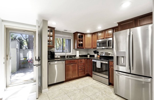 Folly Field House | Walk to Beach King Bed Dog-friendly Pool Grill Updated