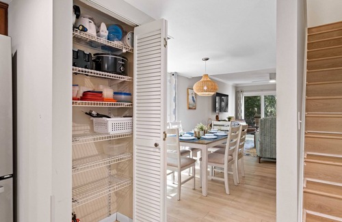 Folly Field House | Walk to Beach King Bed Dog-friendly Pool Grill Updated
