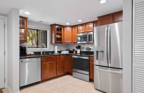 Folly Field House | Walk to Beach King Bed Dog-friendly Pool Grill Updated