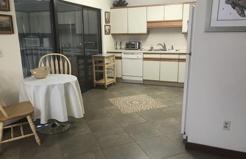 Butler Beach House | WALK TO BEACH AND ESTUARY and DOG FRIENDLY