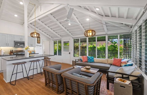 Kaanapali Cottage | Walk to beach - bungalow + Bikes & Pickleball gear