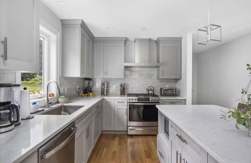 Newport East House | Walk to beach corner lot, 5 bed large yard