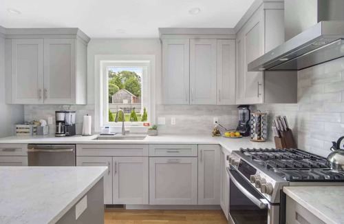 Newport East House | Walk to beach corner lot, 5 bed large yard