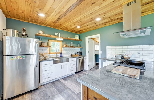 Neah Bay House | Walk to Beach: Creek-Front Sekiu Home w/Fire Pit!