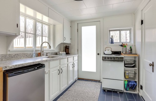 Frankfort Cottage | Walk to Beach & Dtwn: Frankfort Cottage w/BBQ