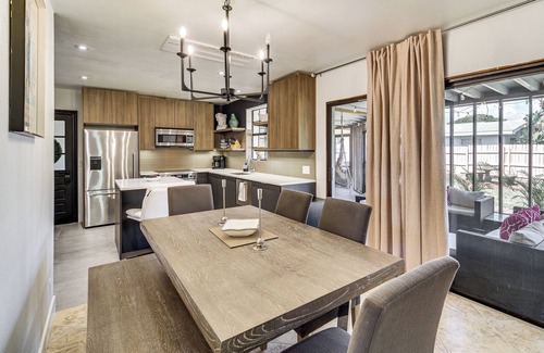 Indialantic Cottage | Walk to Beach & Eats: Modern Indialantic Apt