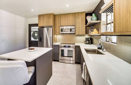 Indialantic Cottage | Walk to Beach & Eats: Modern Indialantic Apt