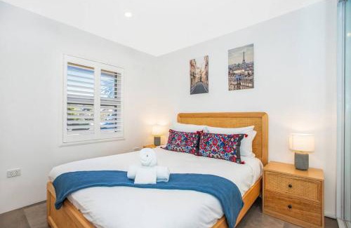 Cronulla Apartment | Walk to Beach Escape @ Cronulla - 2Bdrm- Parking