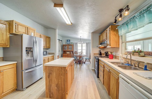 Longtown House | Walk to Beach: Eufaula 'Fisherman’s Delight' Home