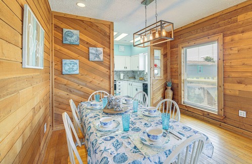 Port Bolivar House | Walk to Beach: Getaway on Bolivar Peninsula!