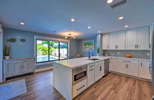 Naples Park Cottage | Walk to Beach: Getaway w/Pool in Naples!