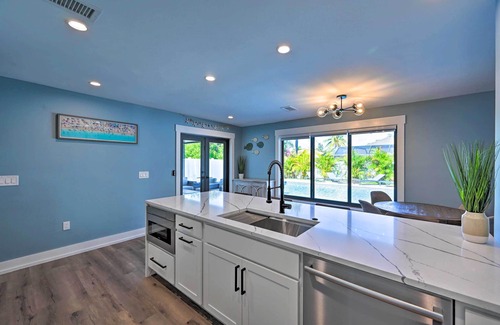 Naples Park Cottage | Walk to Beach: Getaway w/Pool in Naples!