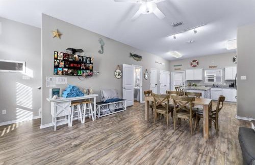 Corpus Christi House | Walk to Beach Heated Pool BBQ Area Balcony Island