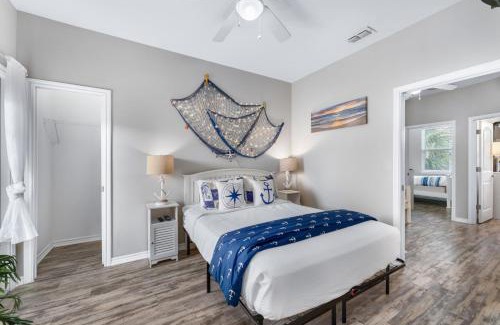 Corpus Christi House | Walk to Beach Heated Pool BBQ Area Balcony Island