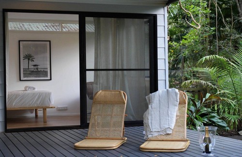 Pearl Beach House | Walk to beach, hot tub & firepit