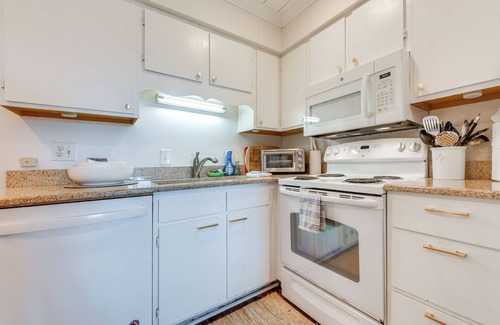 Gulf Stream Estates Condo | Walk to Beach & Marsh: Condo in Murrells Inlet