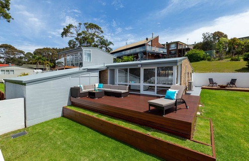 Malua Bay House | Walk to Beach, Ocean Views & WiFi | Magnificent Malua Views