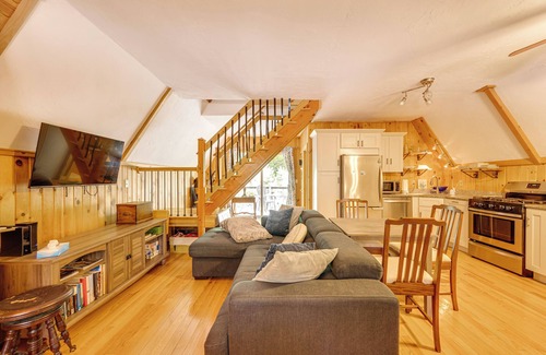 Eidelweiss Village Cabin | Walk to Beach & Playground: Charming Madison Cabin