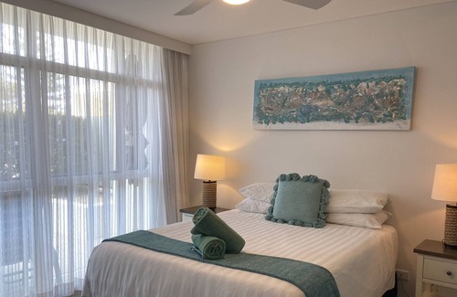 Coolangatta Resort | Walk to Beach/Restaurants. Private Ground level Courtyard. 5 Minutes to Airport