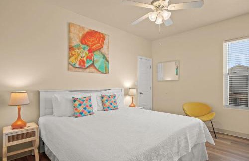 Corpus Christi House | Walk to Beach Shared Pool & Grill Dog Friendly