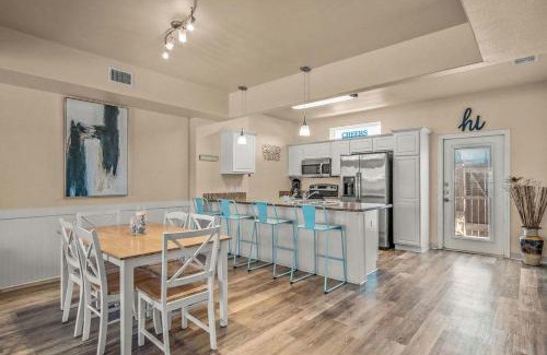 Corpus Christi House | Walk to Beach Shared Pool & Grill Dog Friendly