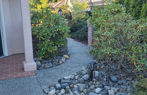 Regional District of Nanaimo House | Walk to beach, shopping. Private room with bathroom, close to shopping, hiking