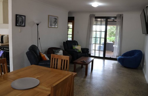 Falcon House | Walk to beach then relax under the gumtrees.