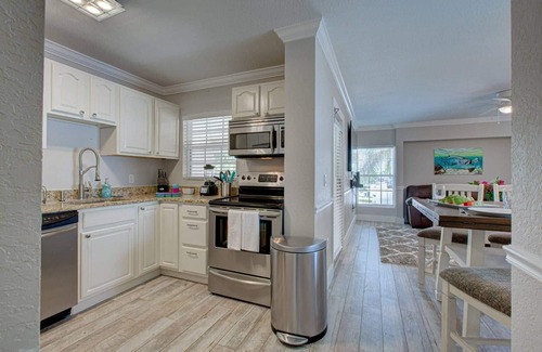 Siesta Key Village Condo | Walk to Beach + Village, Beach Gear Included