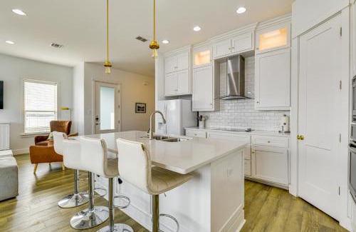 Corpus Christi House | Walk to Beaches Padre Island Escape with Dock