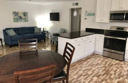 Vilano Beach Apartment | Walk to beautiful Vilano Beach