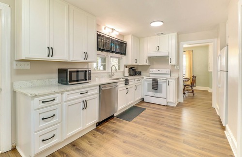Murfreesboro House | Walk to Chowan University: Dog-Friendly Retreat