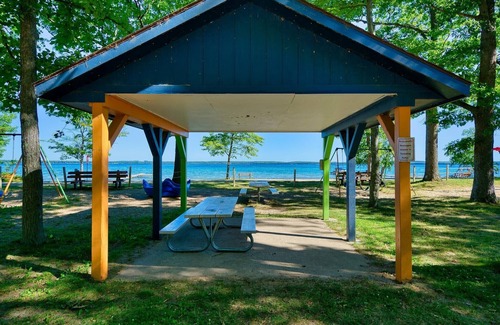 Higgins Lake Cottage | -Walk-to-Dock-Higgins Lake-Kayaks-beanbagtoss🏖️🛶🚤