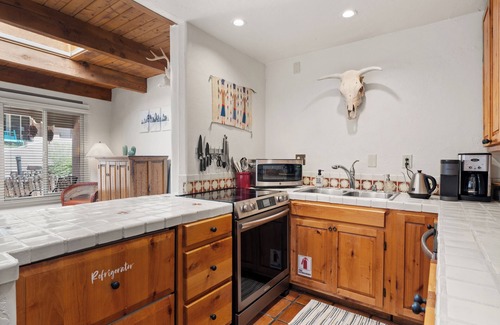 Northeast Santa Fe Hotel | Walk to Downtown, Beautiful Views - Great Location!