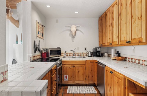 Northeast Santa Fe Hotel | Walk to Downtown, Beautiful Views - Great Location!