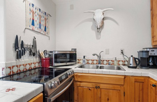 Northeast Santa Fe Hotel | Walk to Downtown, Beautiful Views - Great Location!