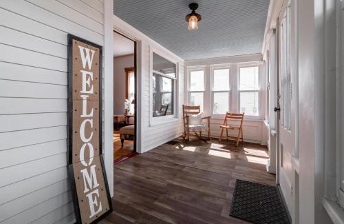 Kent House | Walk to Downtown Kent - 3 BR House w Patio & Yard