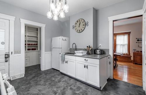 Kent House | Walk to Downtown Kent - 3 BR House w Patio & Yard