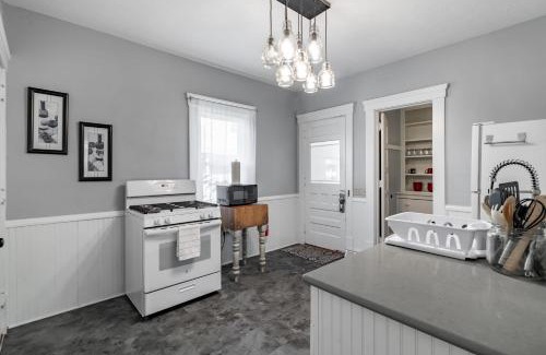 Kent House | Walk to Downtown Kent - 3 BR House w Patio & Yard