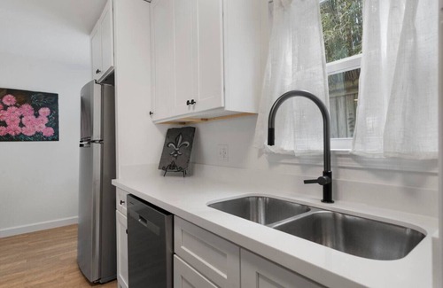 Biloxi Apartment | Walk to Downtown & Beach. Pool. Golf Cart Friendly
