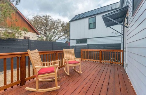 Bouldin House | Walk to DT | The Outpost by Portoro
