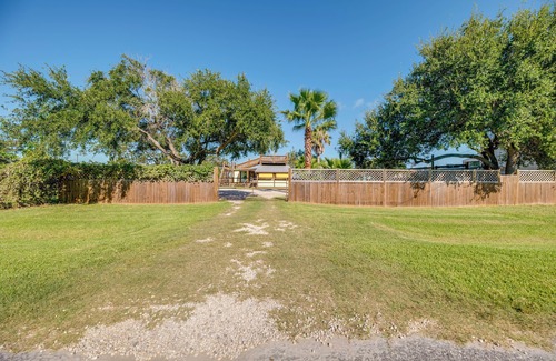 Fulton House | Walk to Dtwn & Pier: Fulton Airstream Retreat!