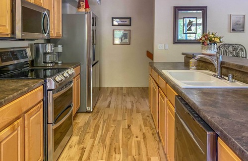 Frisco House | Walk to Frisco Main St: Townhome Steps to Trail!