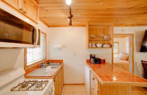 Cobb House | Walk to Golf Course Cobb Mountain Nature Escape
