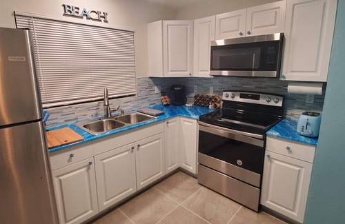 Englewood Apartment | WALK TO GULF BEACH ACCESS! DOG FRIENDLY!