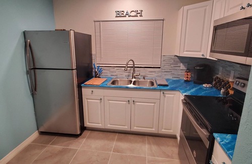 Englewood Apartment | WALK TO GULF BEACH ACCESS! DOG FRIENDLY!