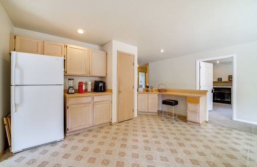 Renton Cottage | Walk to Hiking Trails: Renton Home w/Fenced Yard!