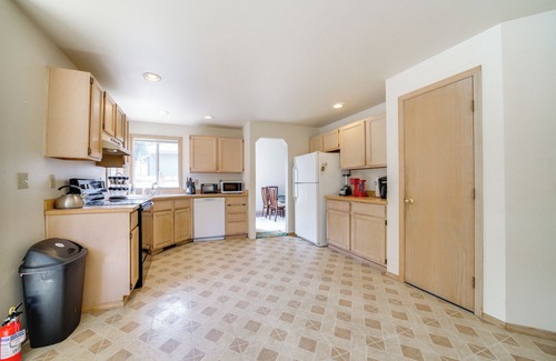 Renton Cottage | Walk to Hiking Trails: Renton Home w/Fenced Yard!
