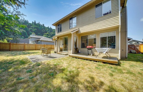 Renton Cottage | Walk to Hiking Trails: Renton Home w/Fenced Yard!